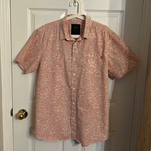 Floral print men’s large short sleeve button down shirt. Great condition.